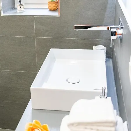 Colours Apartments&rooms * San Remo