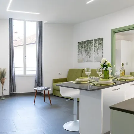 アパート Colours & *