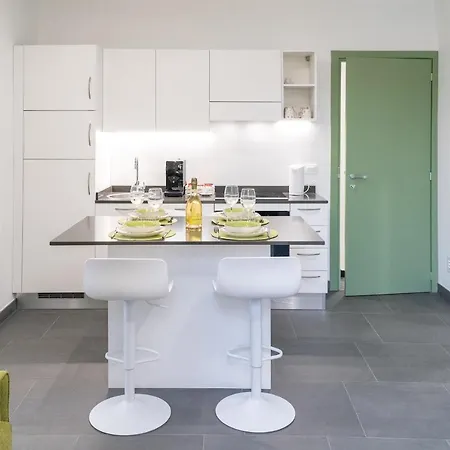 Colours & アパート *